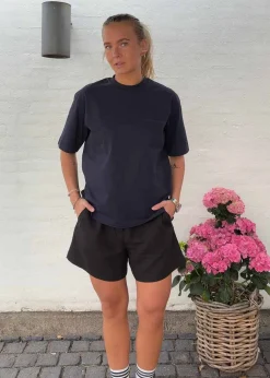 Dame Modström Shorts></noscript>DarrelMD shorts