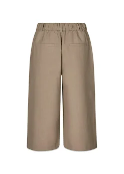 Dame Modström Shorts></noscript>GaleMD 2 long shorts