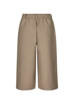 Dame Modström Shorts></noscript>GaleMD 2 long shorts
