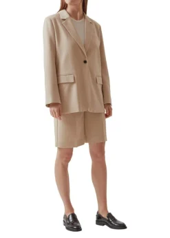 Dame Modström Shorts></noscript>GaleMD shorts