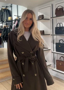 Dame Modström Jakker><noscript><img width=