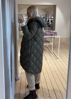 Dame Modström Jakker></noscript>Kyra coat