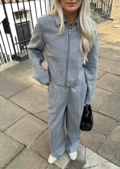 Dame Modström Jakker><noscript><img width=