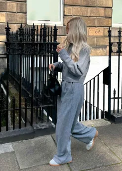 Dame Modström Jakker><noscript><img width=