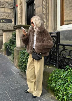 Dame Modström Jakker><noscript><img width=