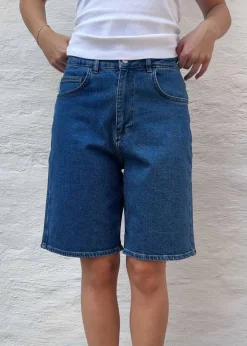Dame Modström Shorts></noscript>Nadjamd solid shorts
