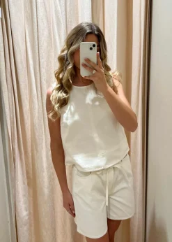 Dame Modström Shorts></noscript>Naomamd solid shorts