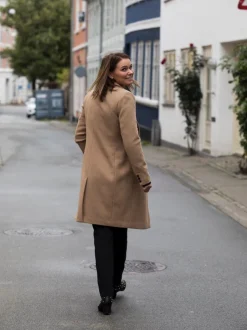 Dame Modström Jakker><noscript><img width=
