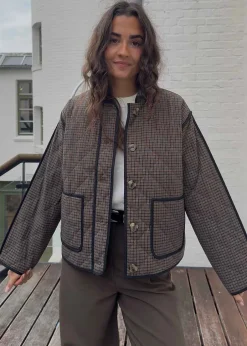 Dame Modström Jakker><noscript><img width=
