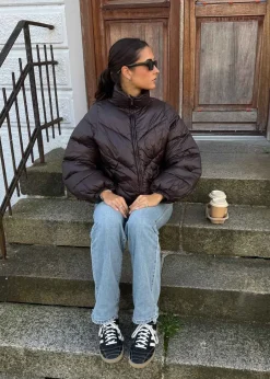 Dame Modström Jakker><noscript><img width=