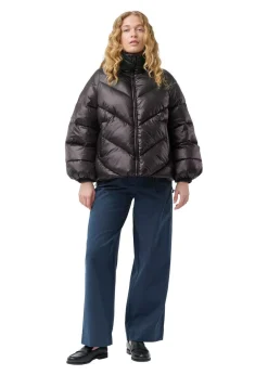 Dame Modström Jakker><noscript><img width=